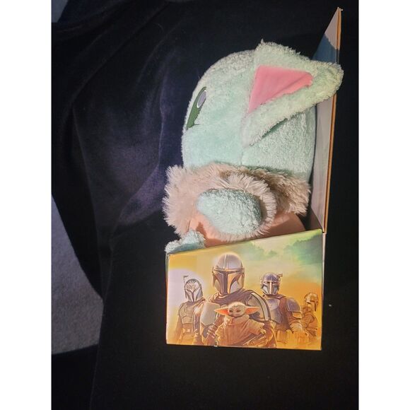 Disney's Star Wars: The Mandalorian Grogu Hug 'n Nuzzle Plush by Mattel 10" - Picture 6 of 7